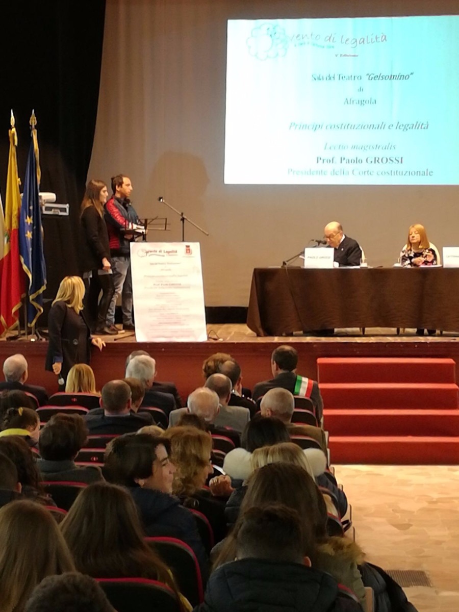 Lectio Magistralis presidente Corte Costituzionale Paolo Grossi, alunni Armando Carbonaro e Livia Iavarone, manifestazione Venti di legalità, 29 novembre 2017